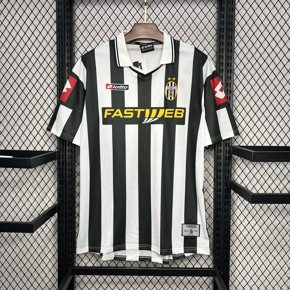Retro Juventus Home Kit 2001/02 Football Jersey