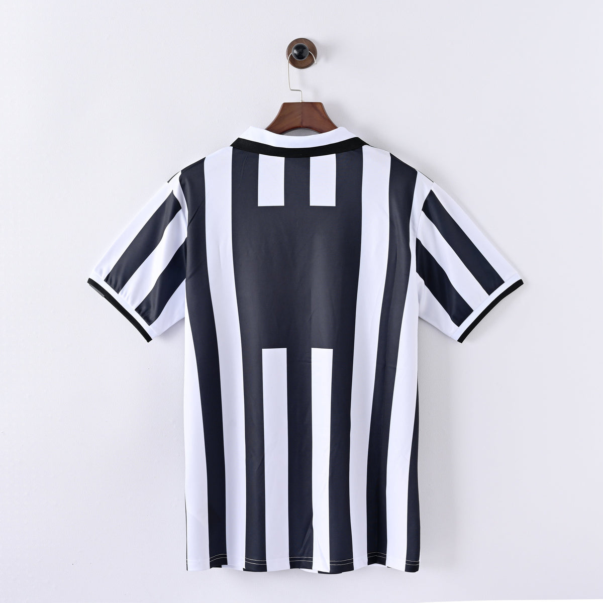 Retro Juventus Jersey 1996-97 Home Football Kit Soccer product image 2