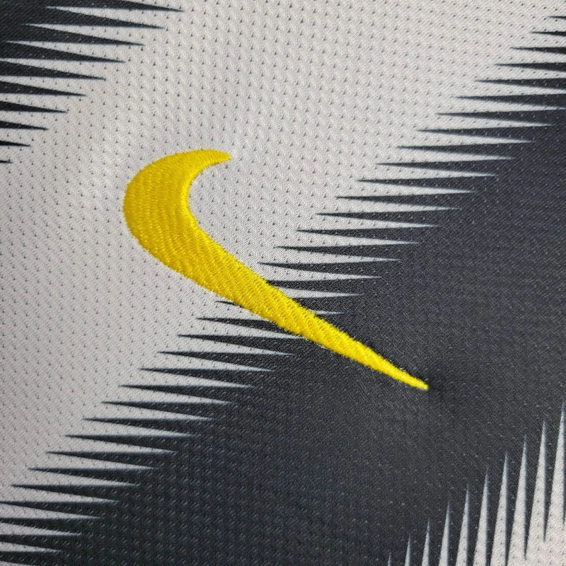 Retro Juventus Home Kit 11/12 Football Jersey product image 10