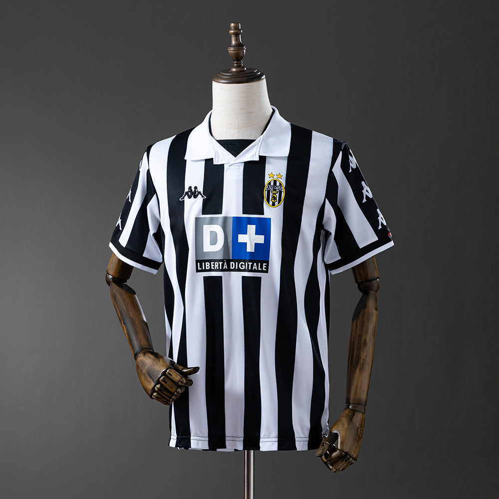Juventus Jersey 1999-00 Home Retro Football Kit product image 1