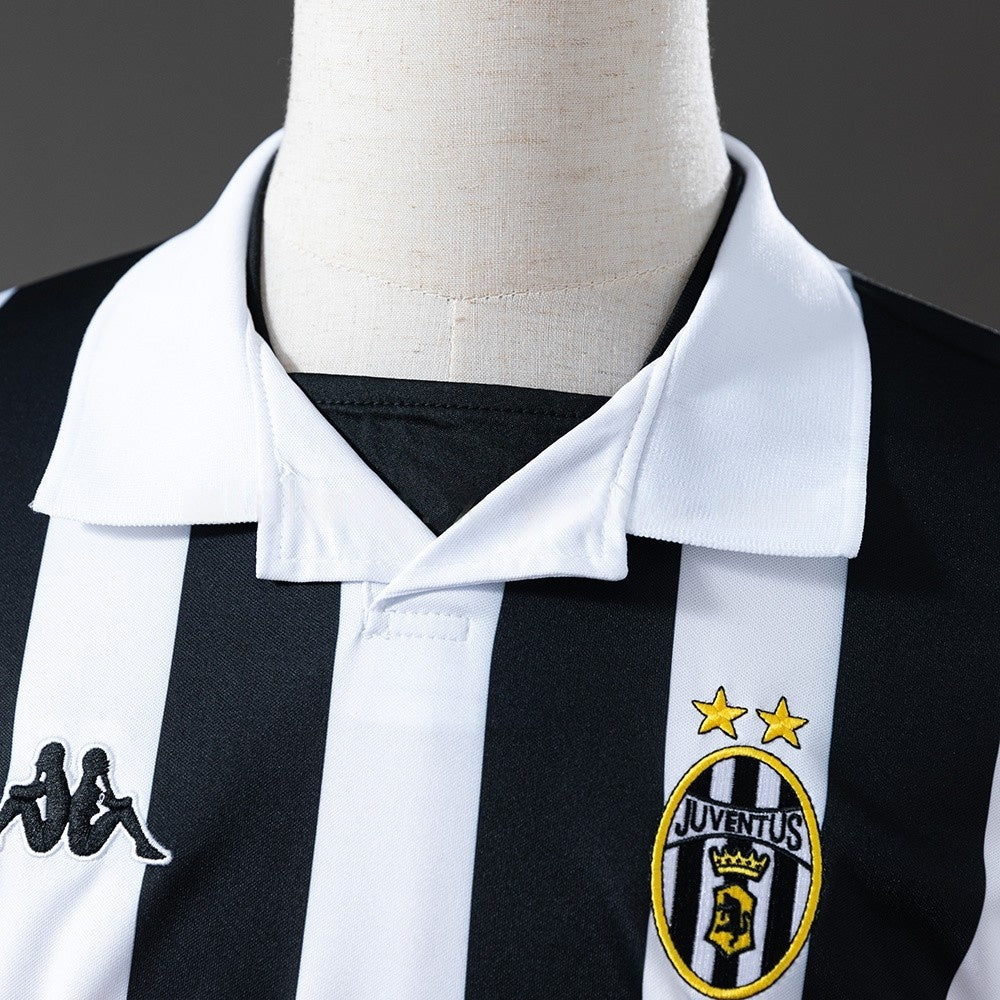 Juventus Jersey 1999-00 Home Retro Football Kit product image 8