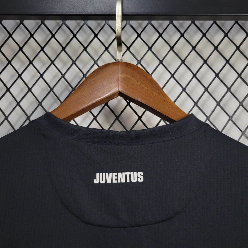Retro Juventus Away Kit 12/13 Football Jersey product image 4