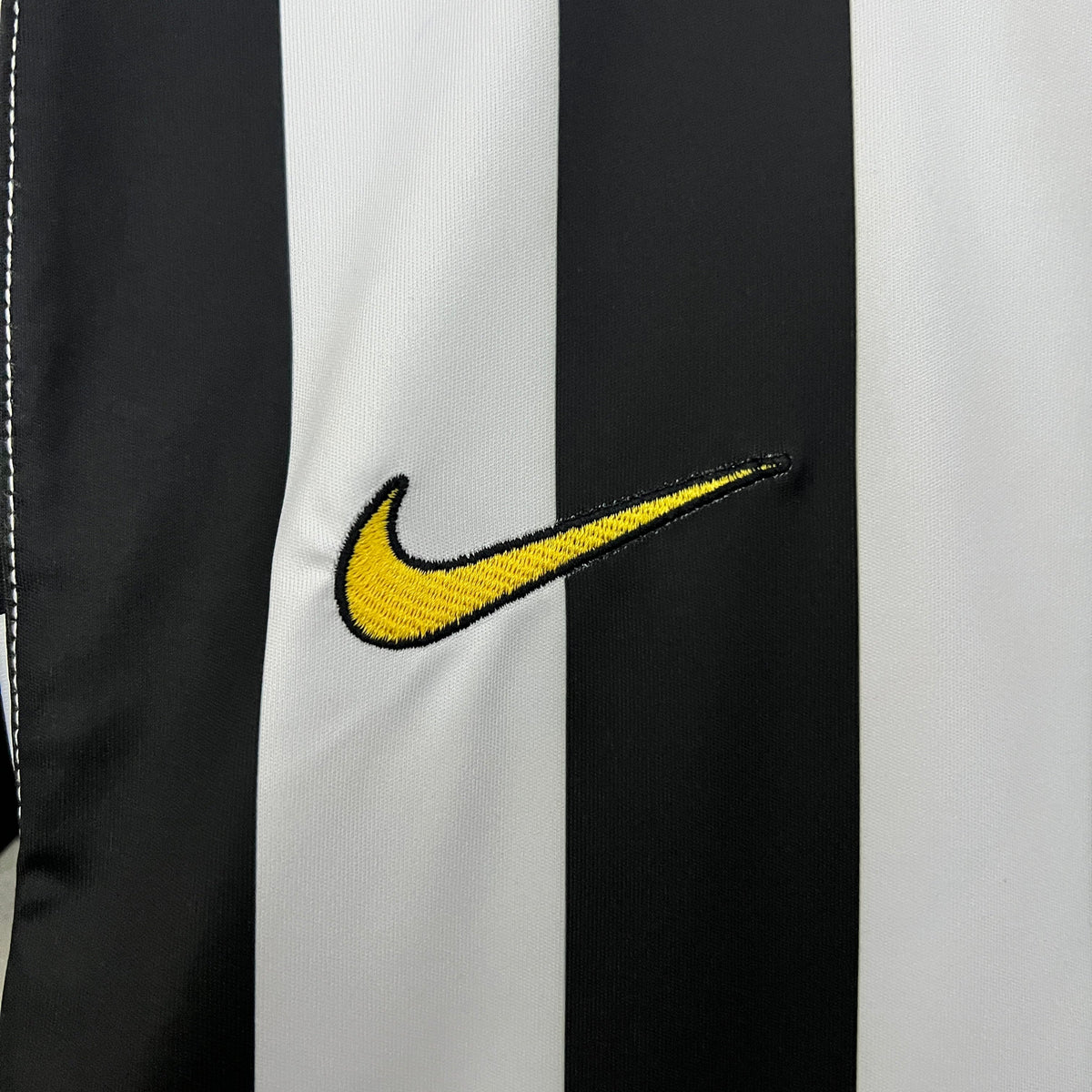 Retro Juventus Jersey 2003-04 Home Football Kit Soccer product image 6