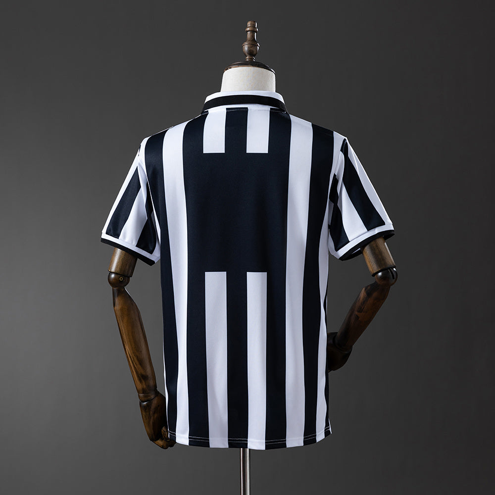 Juventus Jersey 1995-97 Home Retro Football Kit product image 2