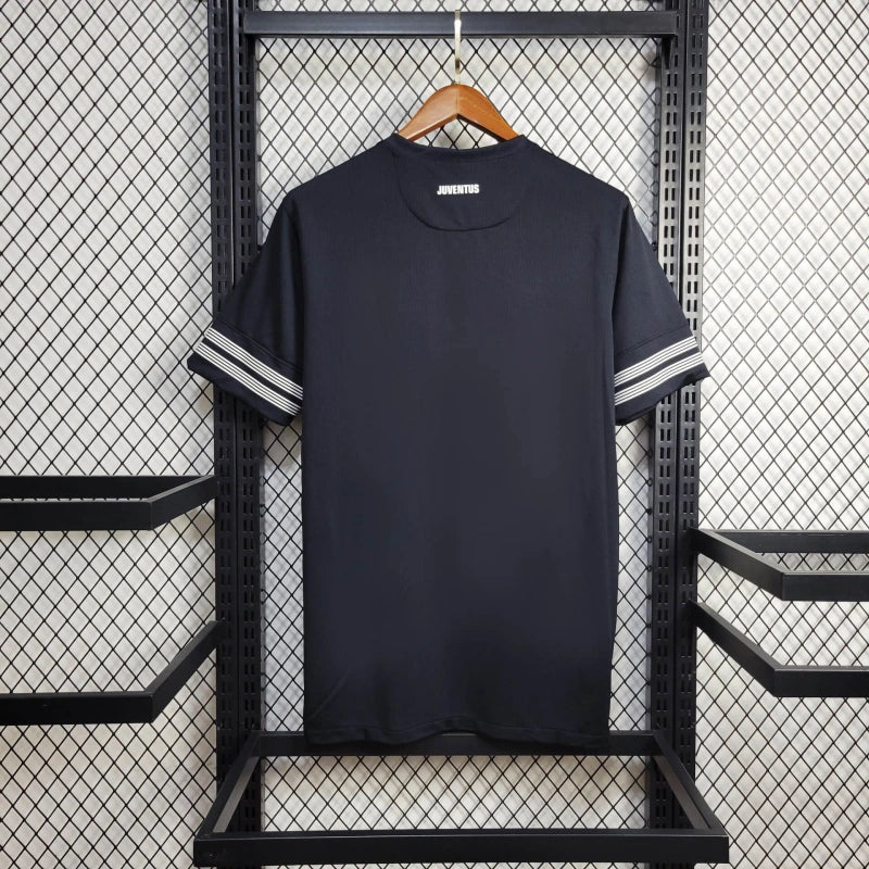 Retro Juventus Away Kit 12/13 Football Jersey product image 3