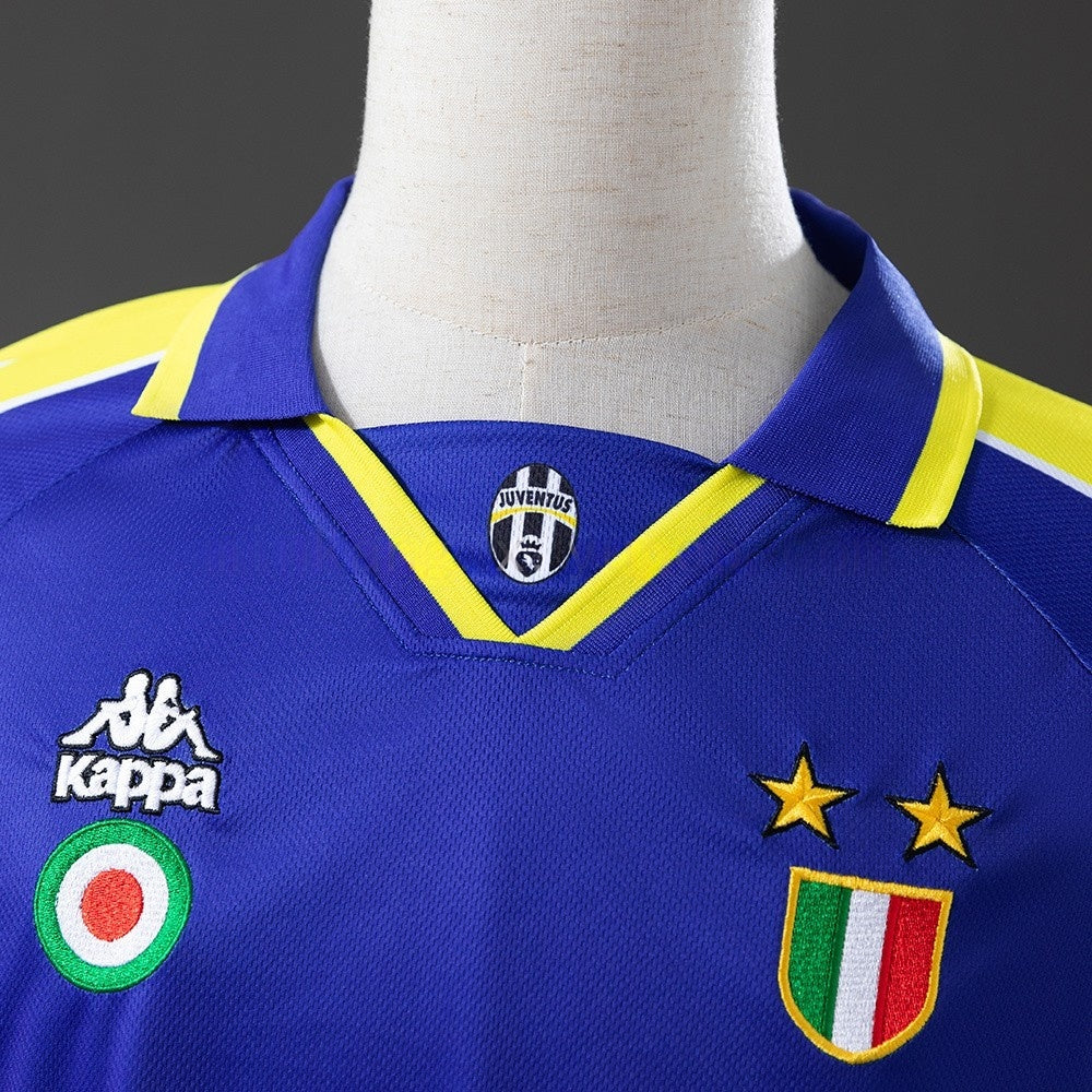 Juventus Jersey 1995-96 Away Retro Kit Long Sleeves product image 7