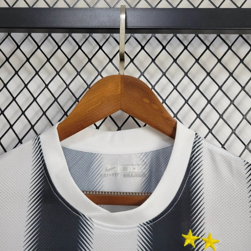 Retro Juventus Home Kit 11/12 Football Jersey product image 8