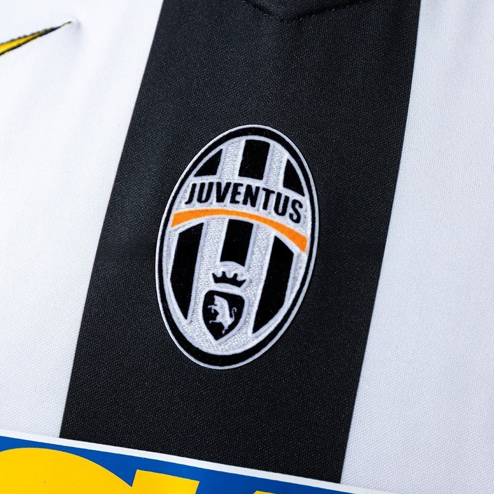 Juventus Jersey 2004-05 Home Retro Football Kit product image 5