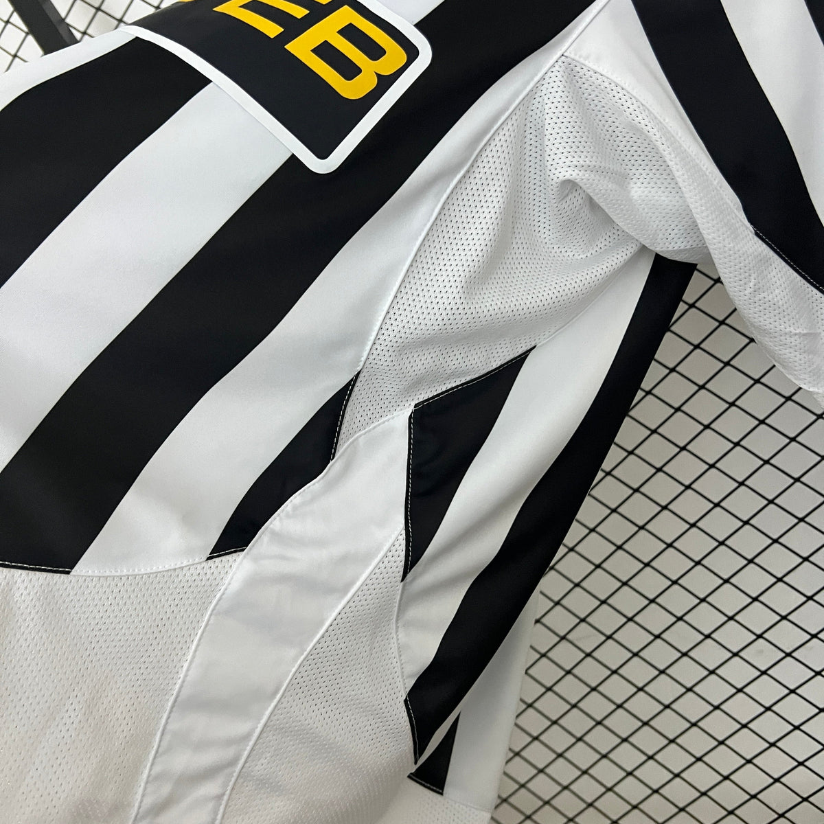 Retro Juventus Jersey 2003-04 Home Football Kit Soccer product image 4