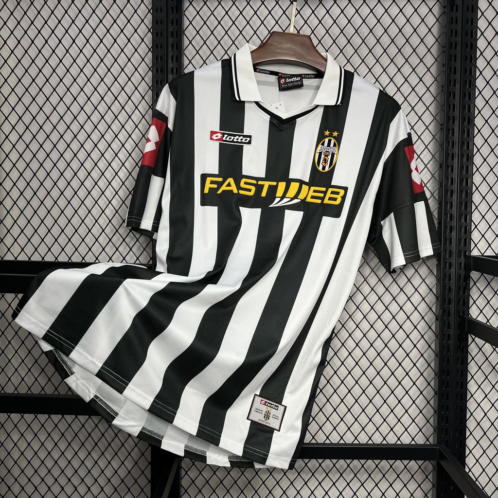 Retro Juventus Home Kit 2001/02 Football Jersey product image 7
