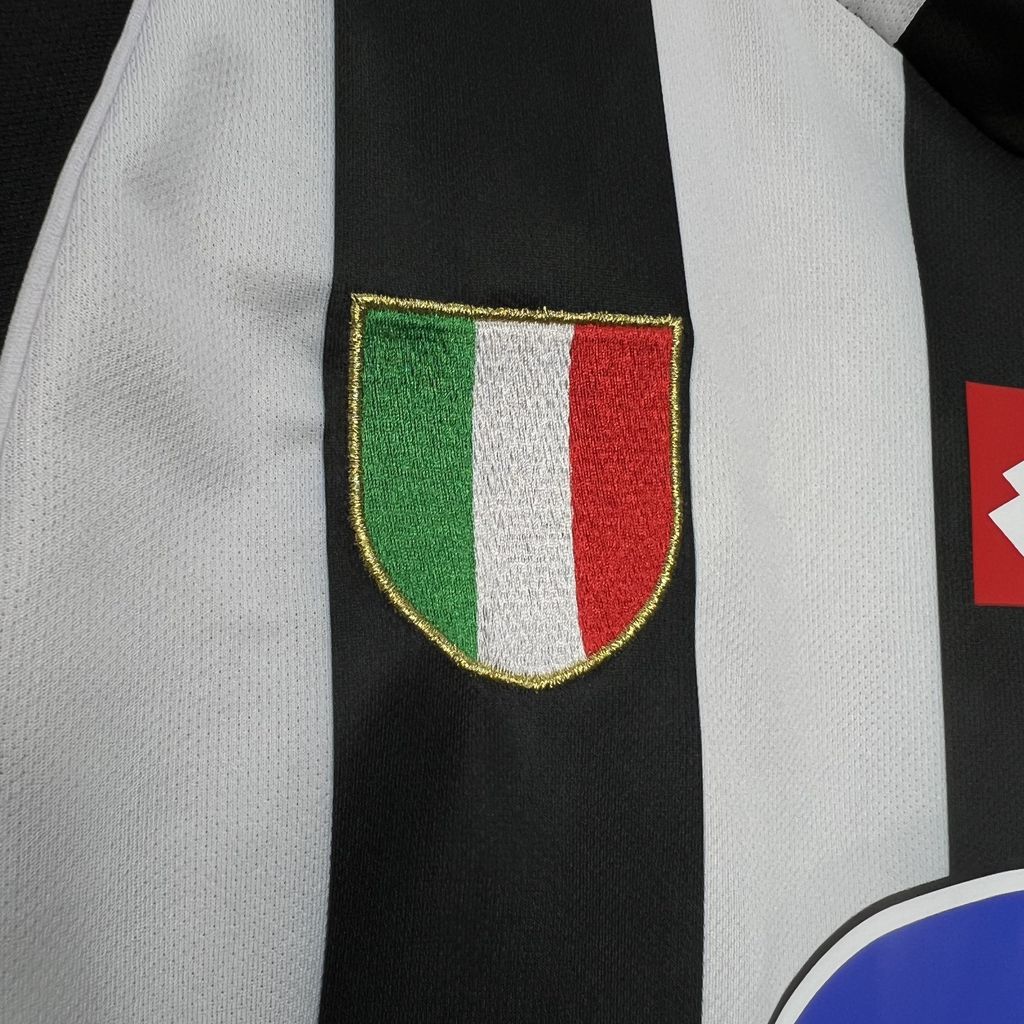 Retro Juventus Home Kit 2002/03 Football Jersey product image 3