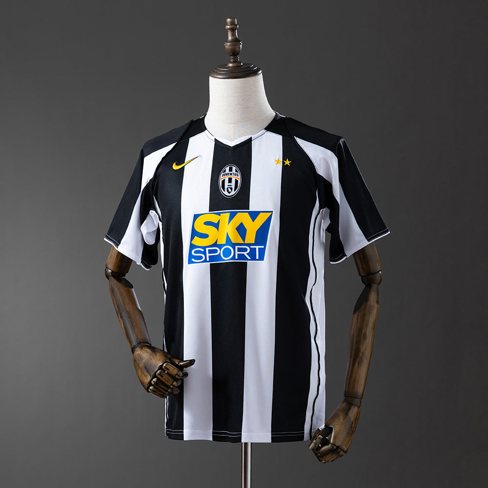 Juventus Jersey 2004-05 Home Retro Football Kit product image 1