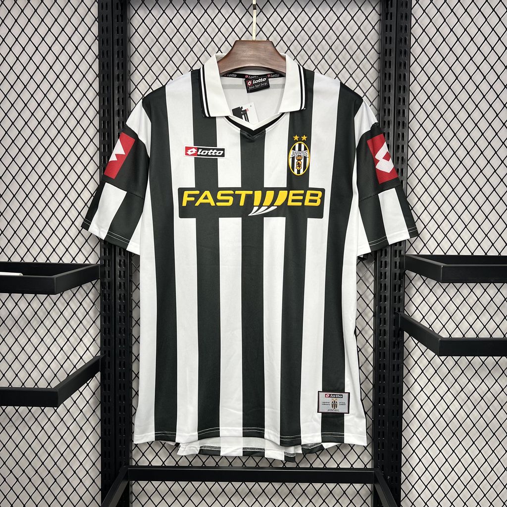 Retro Juventus Home Kit 2001/02 Football Jersey product image 1
