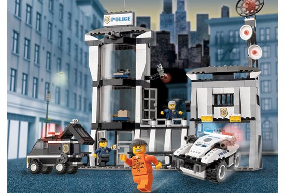 7035 Police HQ (Used) LEGO World City product image 1, provided for visual reference and product detail review