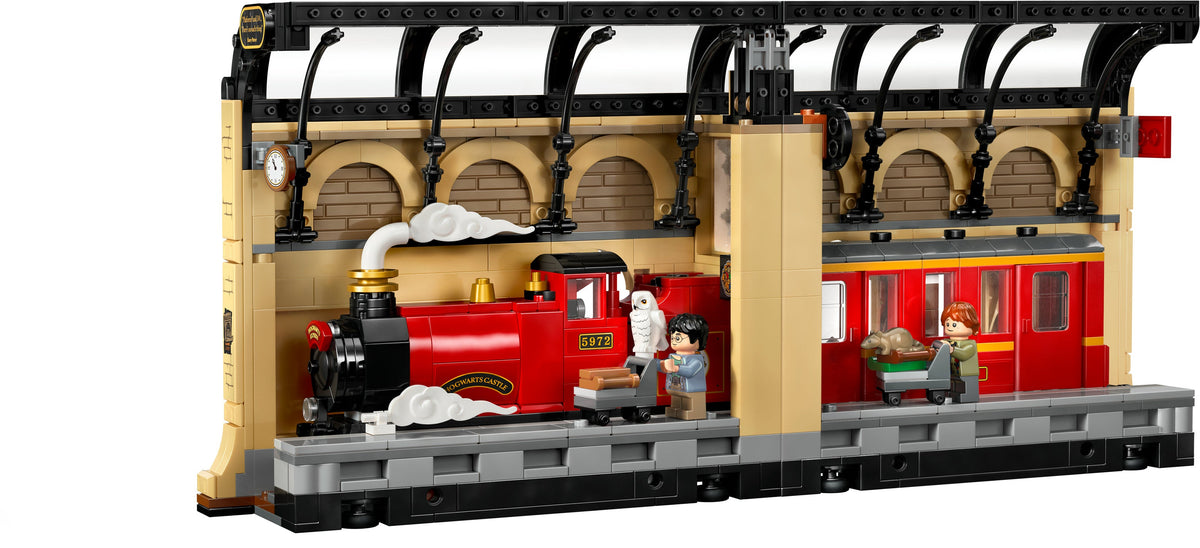 76450 Book Nook: Hogwarts Express (Certified) LEGO Harry Potter product image 1, provided for visual reference and product