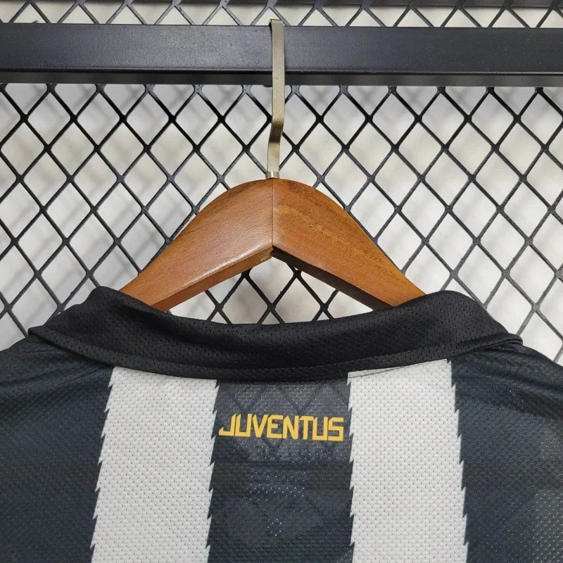Retro Juventus Jersey Home Kit 2010/11 Football Soccer Shirt product image 8