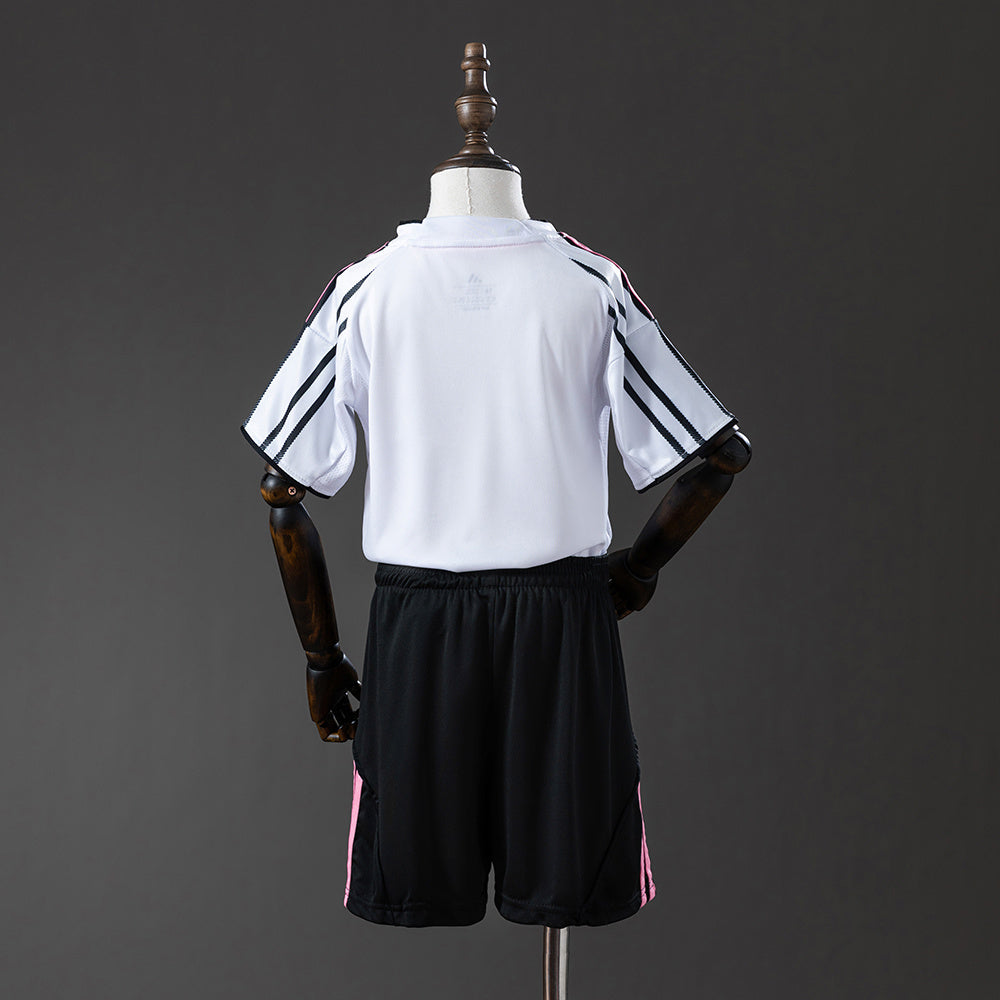 Kids Juventus Jersey 25/26 Home Football Kit product image 2