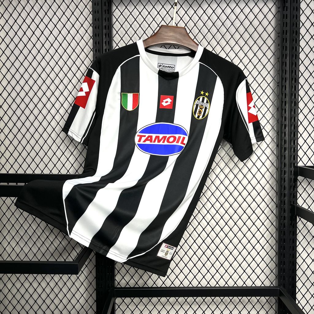 Retro Juventus Home Kit 2002/03 Football Jersey product image 7