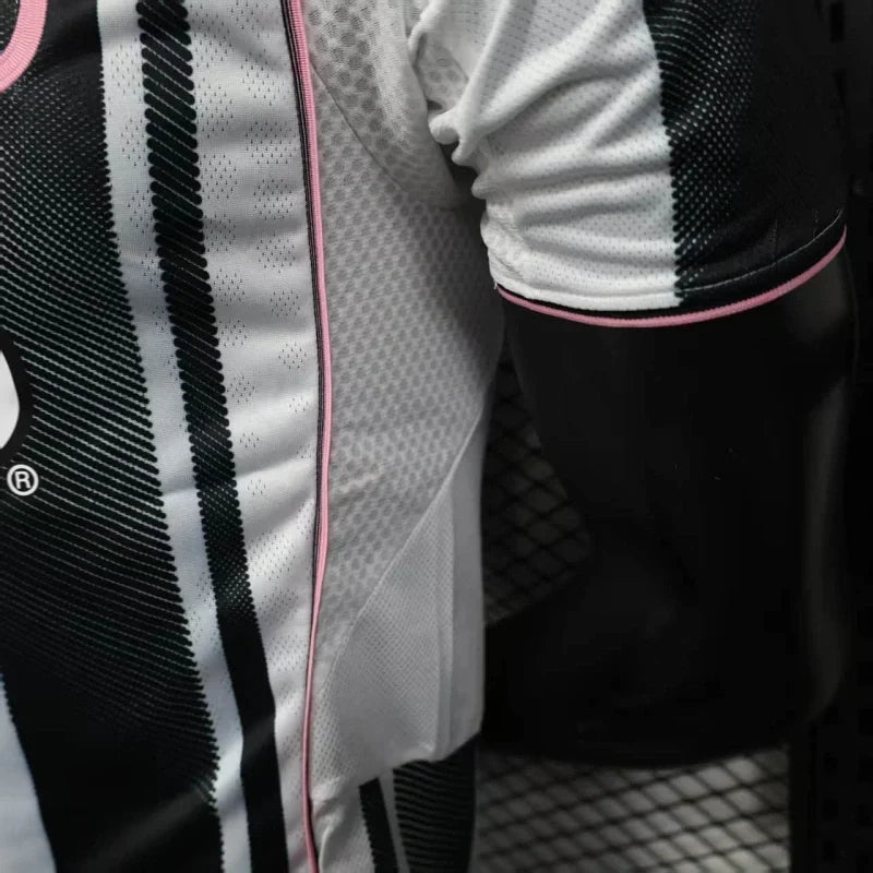 Player Version Juventus Jersey 25/26 Home Football Kit product image 9