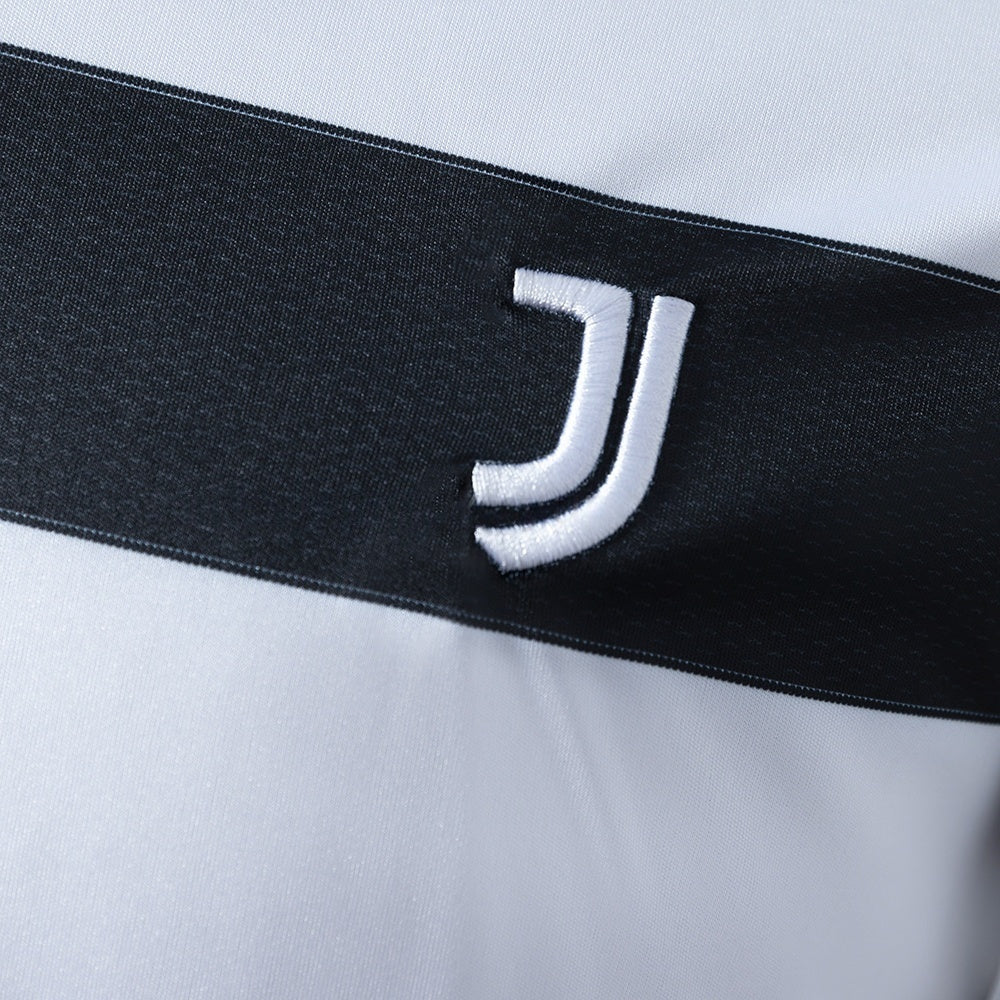 Juventus Fourth Jersey 2025/26 Long Sleeves Football Kit product image 3