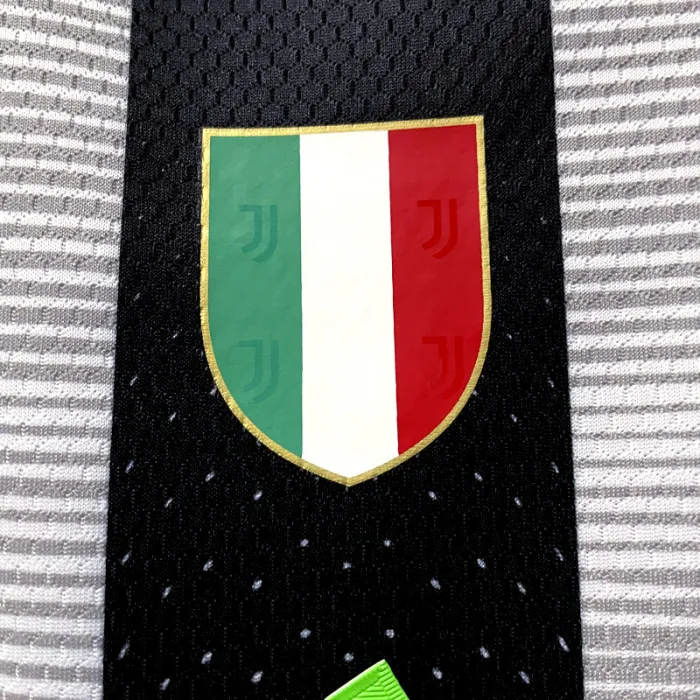 Juventus Home Kit 20/21 Retro Football Jersey product image 3