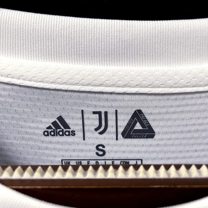 Juventus Home Kit 20/21 Retro Football Jersey product image 4