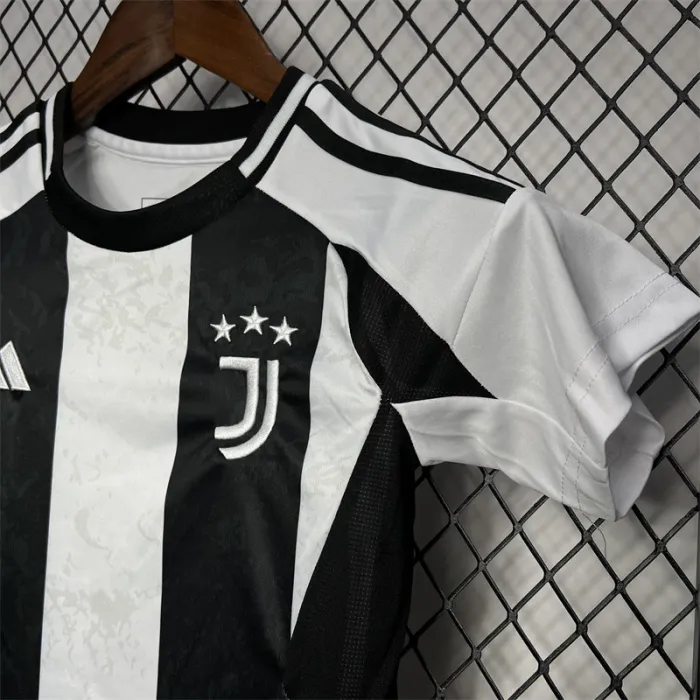 Kids Juventus Home Jersey 24/25 Football Kit product image 2